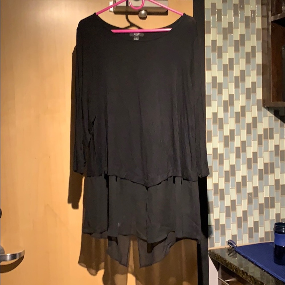 Flowy black top